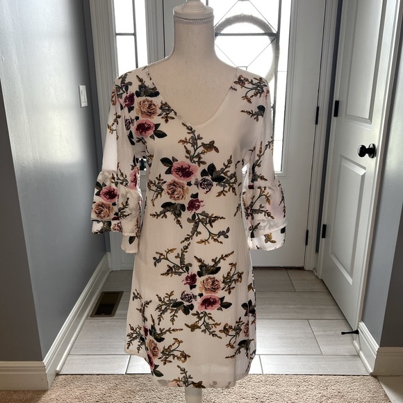 Beautiful floral dress 👗 - Picture 2 of 6